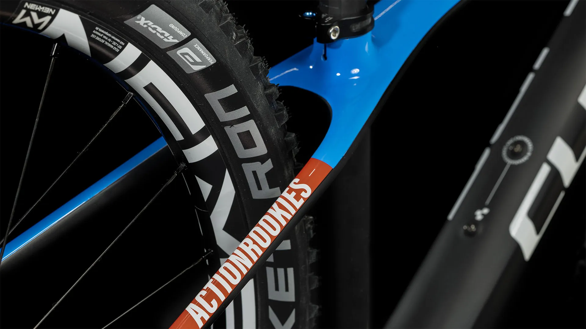 Cube Elite 240 C:62 SLX carbon´n´blue´n´red 2026 - Image 3